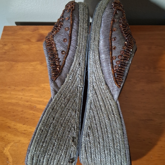 Matisse Women's Beaded Gray and Brown Mules - Picture 4 of 7